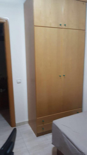 Single bedroom, with private bathroom, in 2-bedroom apartment