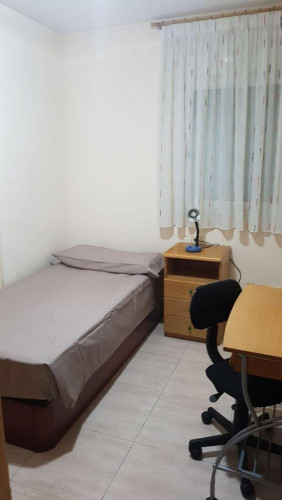 Single bedroom, with private bathroom, in 2-bedroom apartment