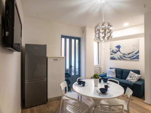 Bed in a twin bedroom in a 5-bedroom flat