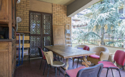 Single bedroom, with balcony, in 8-bedroom apartment