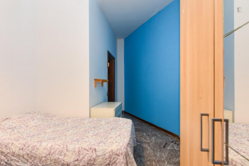 Single bedroom, with balcony, in 8-bedroom apartment