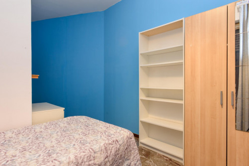 Single bedroom, with balcony, in 8-bedroom apartment