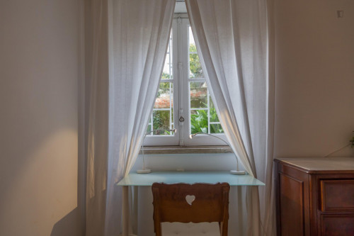Double bedroom in Entrecampos - Gallery - 5