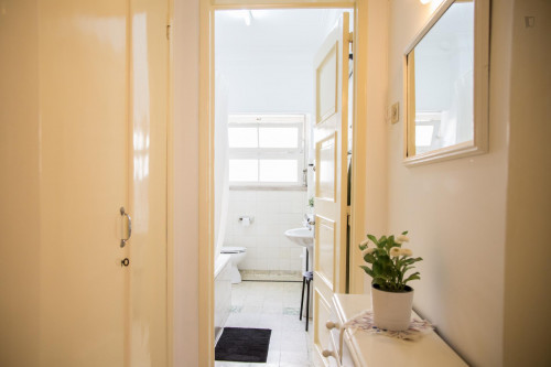 Double bedroom in Entrecampos - Gallery - 12
