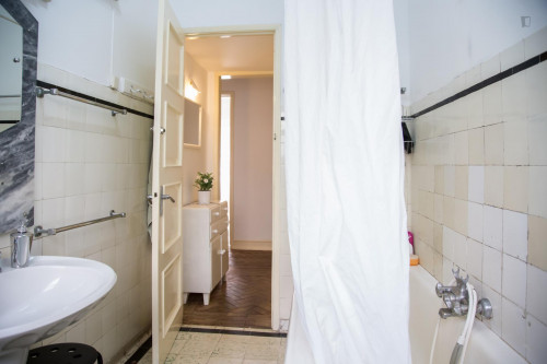Double bedroom in Entrecampos - Gallery - 11