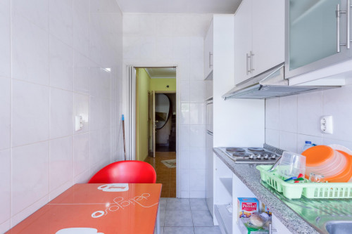 Cool single bedroom minutes away from Universidade Portucalense Infante Dom Henrique  - Gallery -  5