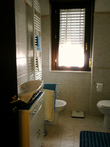 Single bedroom, with private bathroom and balcony, in 2-bedroom apartment - Gallery - 8