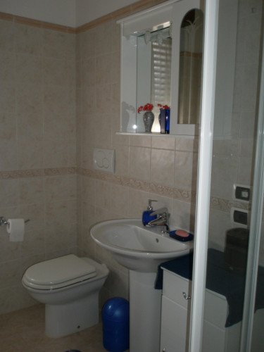 Single bedroom, with private bathroom and balcony, in 2-bedroom apartment - Gallery - 7