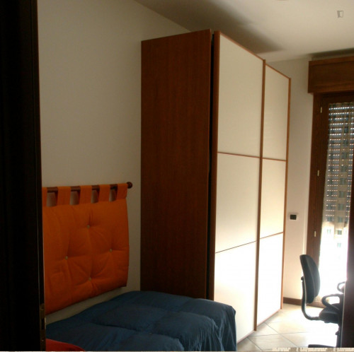 Single bedroom, with private bathroom and balcony, in 2-bedroom apartment - Gallery - 15