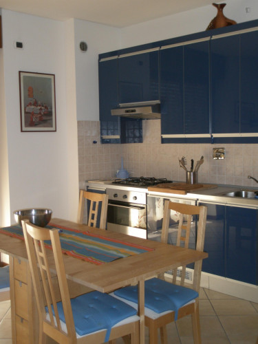 Single bedroom, with private bathroom and balcony, in 2-bedroom apartment - Gallery - 11
