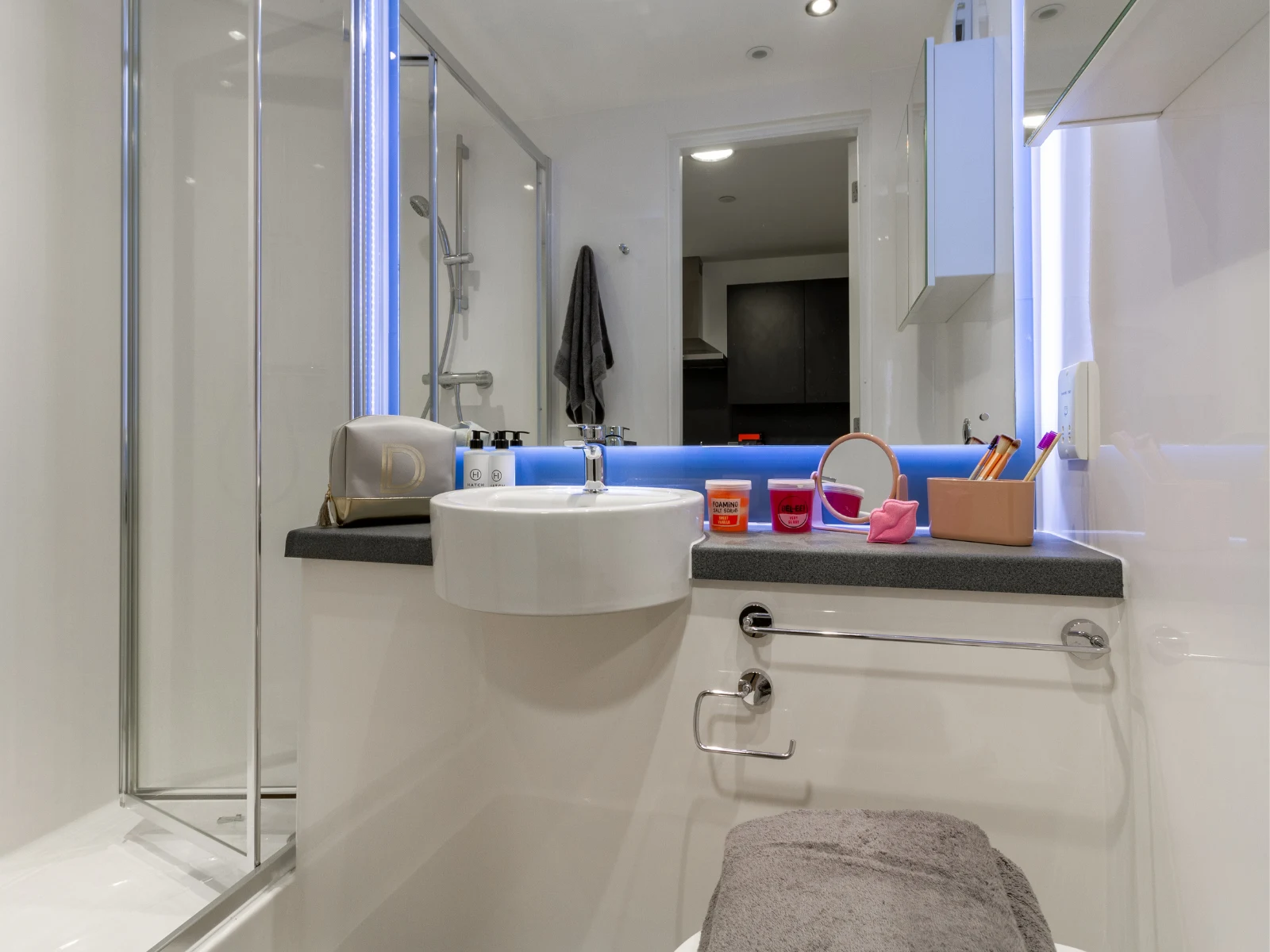  Skyline En Suite  -  Pavilion Court  - Gallery -  8