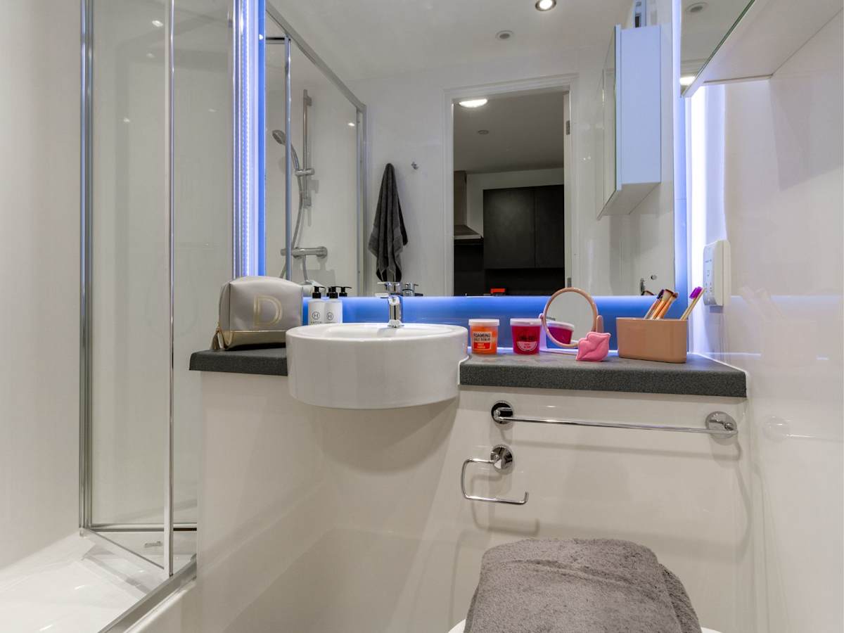  Skyline Bronze Premium En Suite  -  Pavilion Court  - Gallery -  9