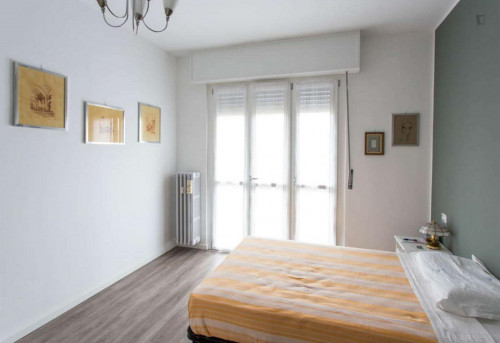 Luminous double bedroom with balcony close to Inganni metro station