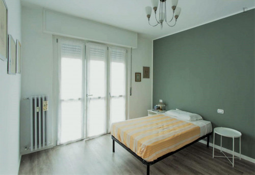 Luminous double bedroom with balcony close to Inganni metro station