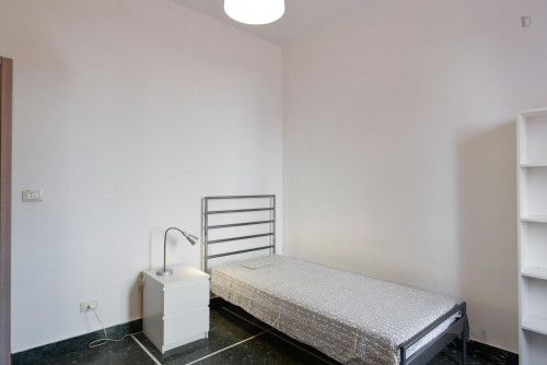 Snug single bedroom near the Euclide train station