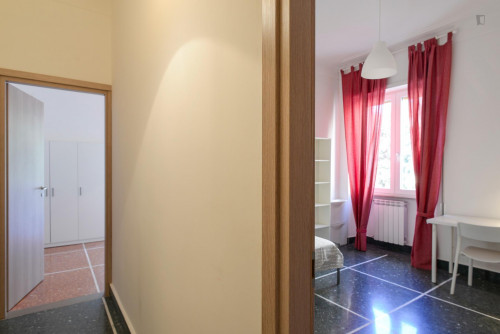 Snug single bedroom near the Euclide train station - Gallery - 13
