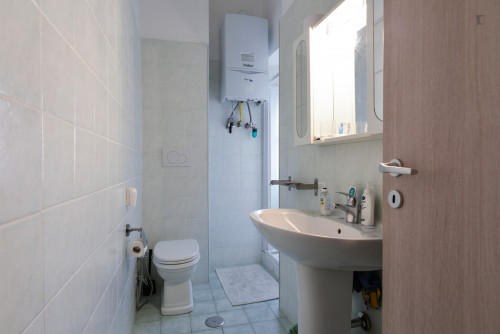 Snug single bedroom near the Euclide train station - Gallery - 12