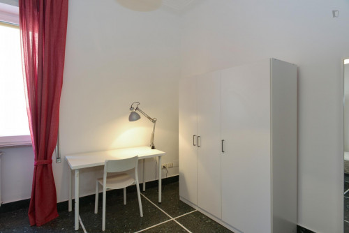 Snug single bedroom near the Euclide train station