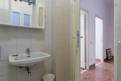 Snug single bedroom near the Euclide train station - Gallery - 10