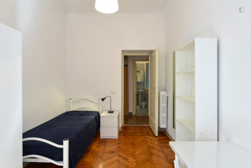 Inviting single bedroom near the Acqua Acetosa train station