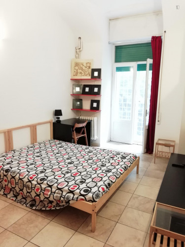 Spacious double bedroom near Ponte Lungo metro station