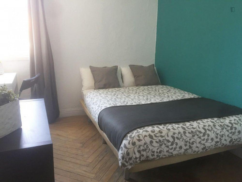 Adorable double bedroom close to Callao metro station