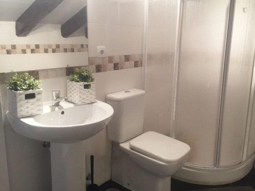 Adorable double bedroom close to Callao metro station