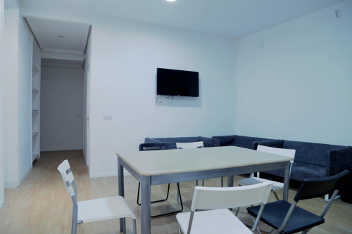 Attractive double bedroom in a modern 11-bedroom student apartment in the Opera neighbourhood