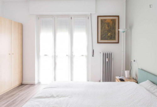 Cosy double bedroom with balcony close to Inganni metro station