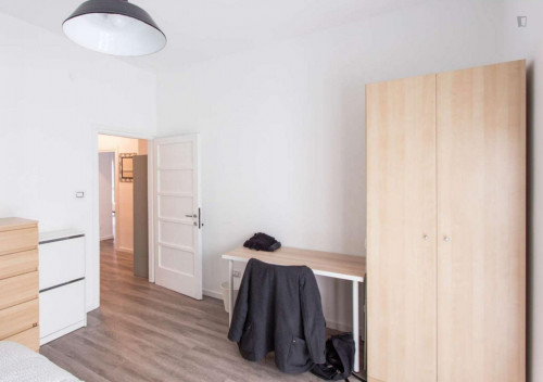 Cosy double bedroom with balcony close to Inganni metro station