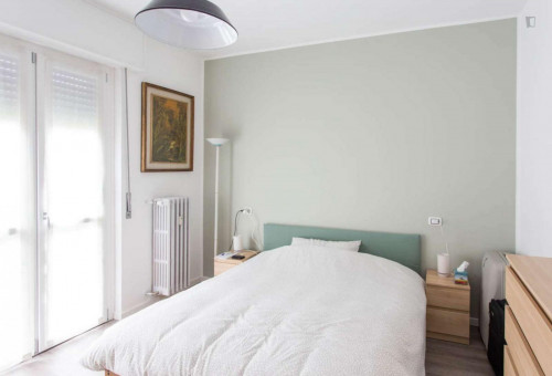 Cosy double bedroom with balcony close to Inganni metro station