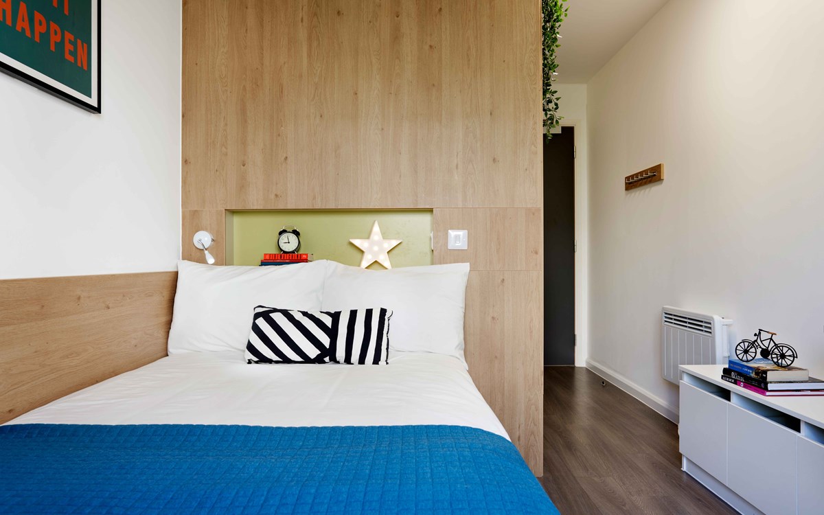  Classic En-Suite  -  Hampton Square  - Gallery -  1