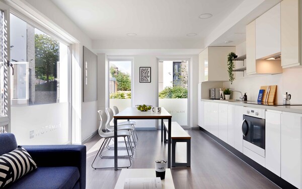 Classic En-Suite  -  Hampton Square  - Gallery -  6