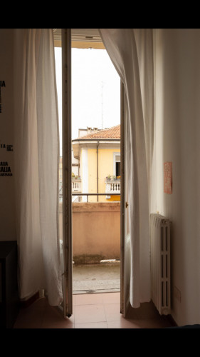 Bed in a twin bedroom, in a 2-bedroom flat near Famagosta metro