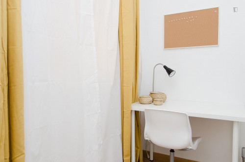 Incredible double bedroom near Nuevos Ministerios metro station