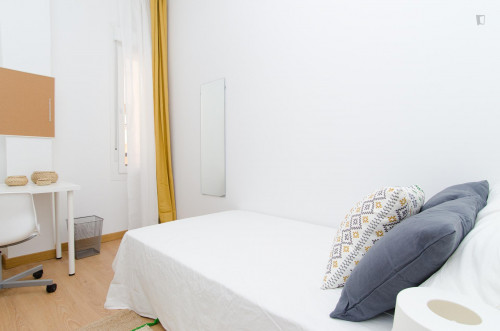 Beautiful double bedroom near Nuevos Ministerios metro station