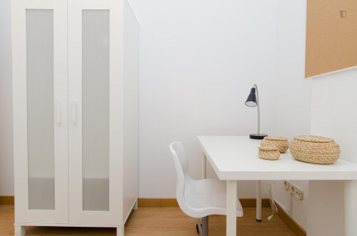 Beautiful double bedroom near Nuevos Ministerios metro station