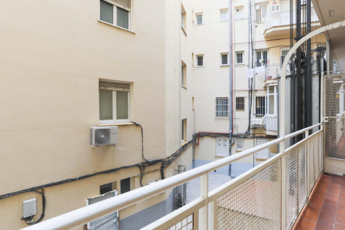 Charismatic double bedroom in a student flat, in Vallehermoso