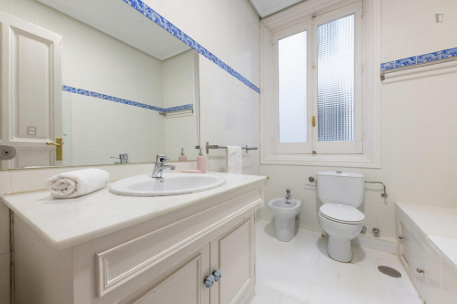 Shiny double bedroom in a student flat, near Puerta de Alcalá - Gallery - 7