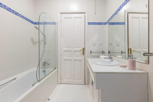 Shiny double bedroom in a student flat, near Puerta de Alcalá - Gallery - 6