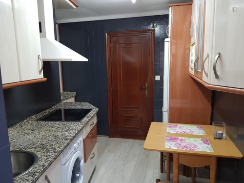 Single bedroom, with balcony, in 1-bedroom house - Gallery - 6