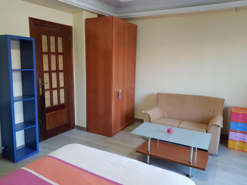 Single bedroom, with balcony, in 1-bedroom house