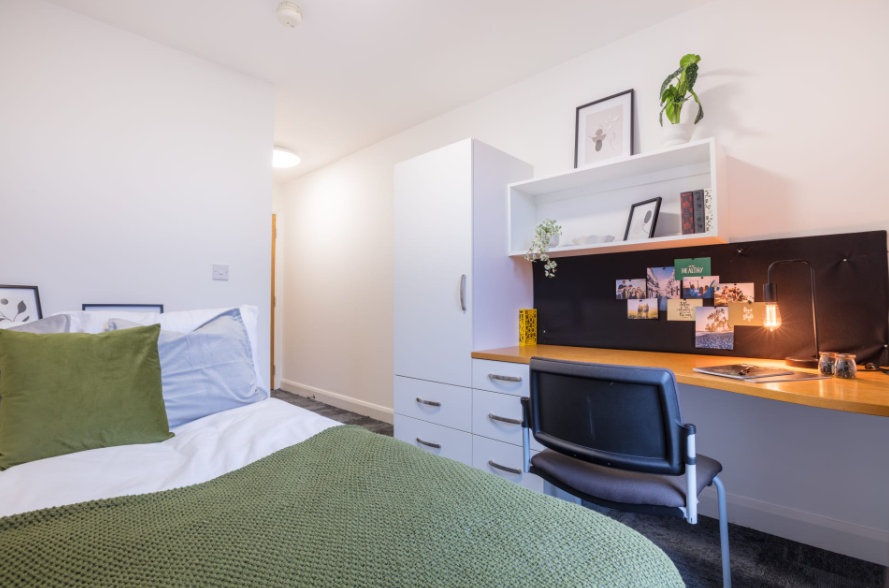  Standard En-Suite  -  Riverside House  - Gallery -  6