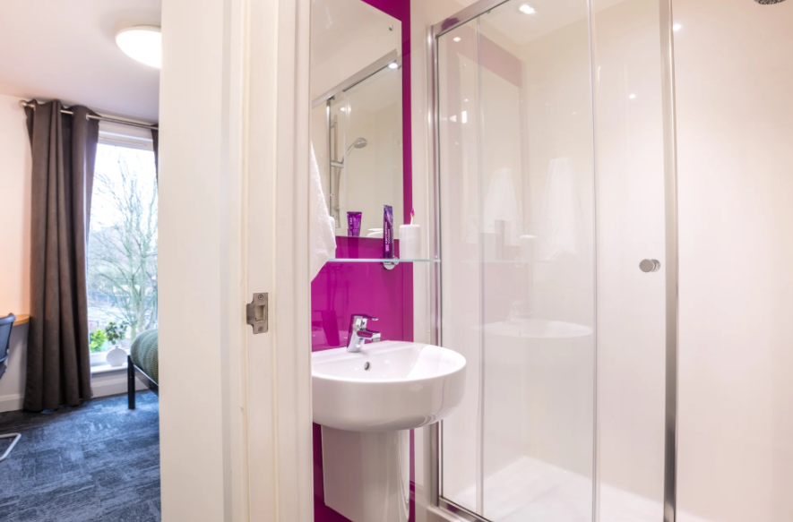  Standard En-Suite  -  Riverside House  - Gallery -  2