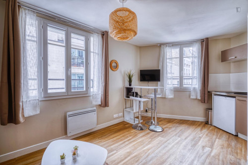 Alluring studio near Vaugirard Montparnasse 3 train station