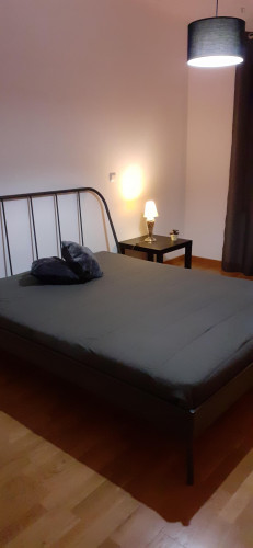 Double bedroom in a 3-bedroom apartment near Atlântica - Instituto Universitário