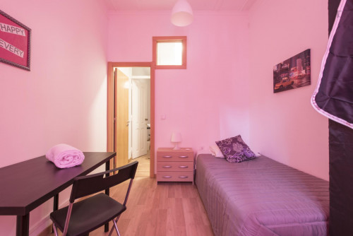 Comfortable single bedroom in Arroios