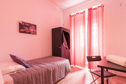 Comfortable single bedroom in Arroios