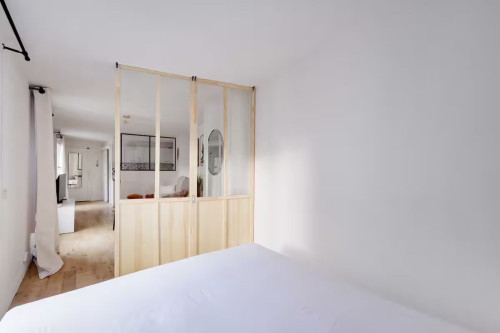 A chic and practical studio, ideal for a peaceful stay.