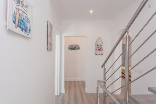 Spacious and nice single bedroom with a balcony, in Costa da Caparica